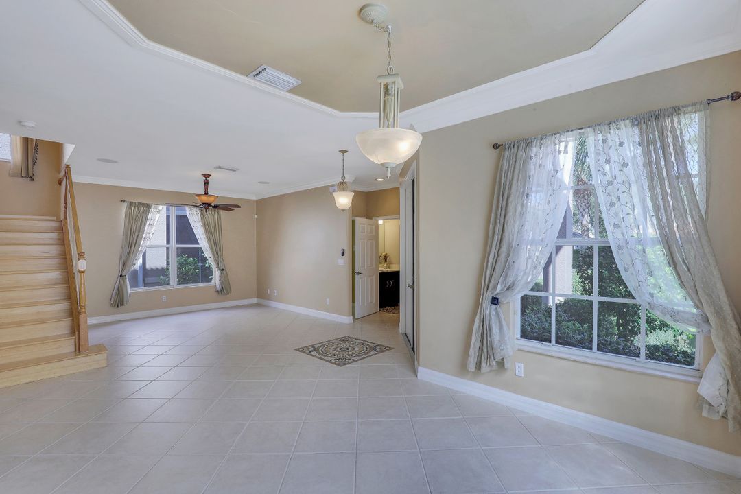 1627 Triangle Palm Terrace, Naples, FL 34119