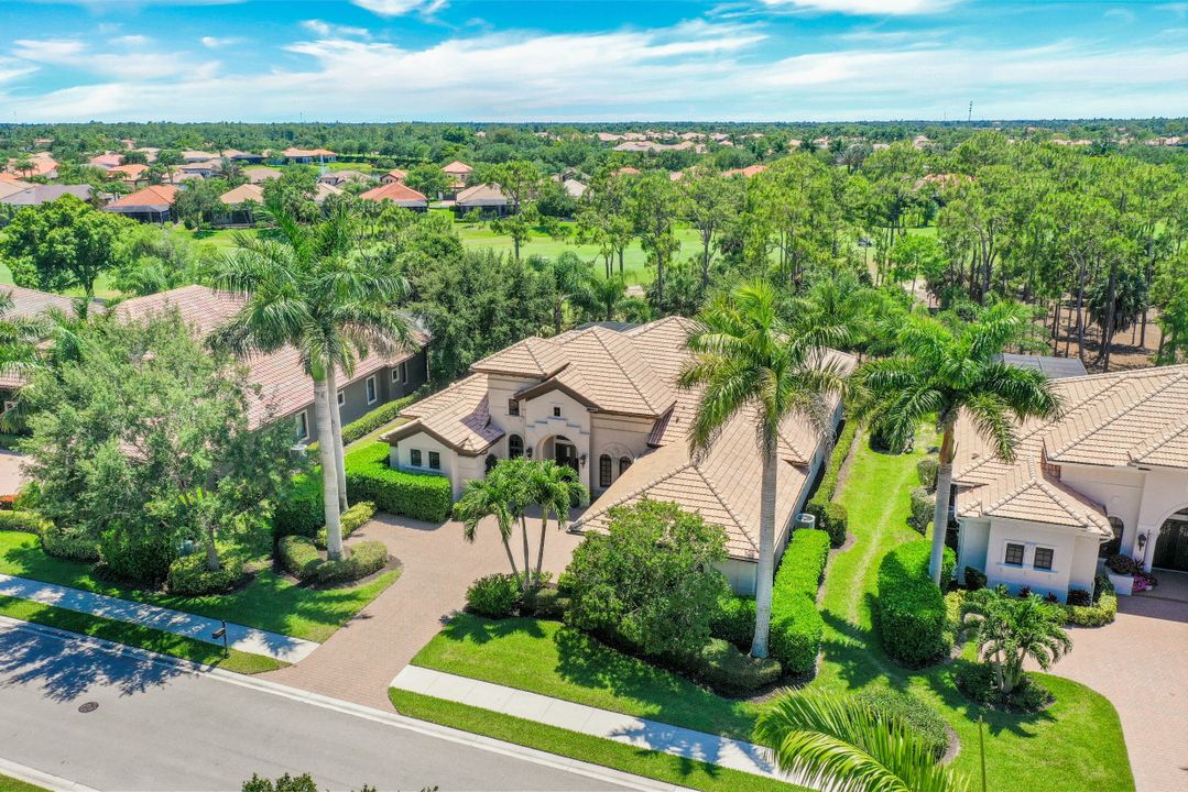 7413 Byrons Way, Naples, FL 34113