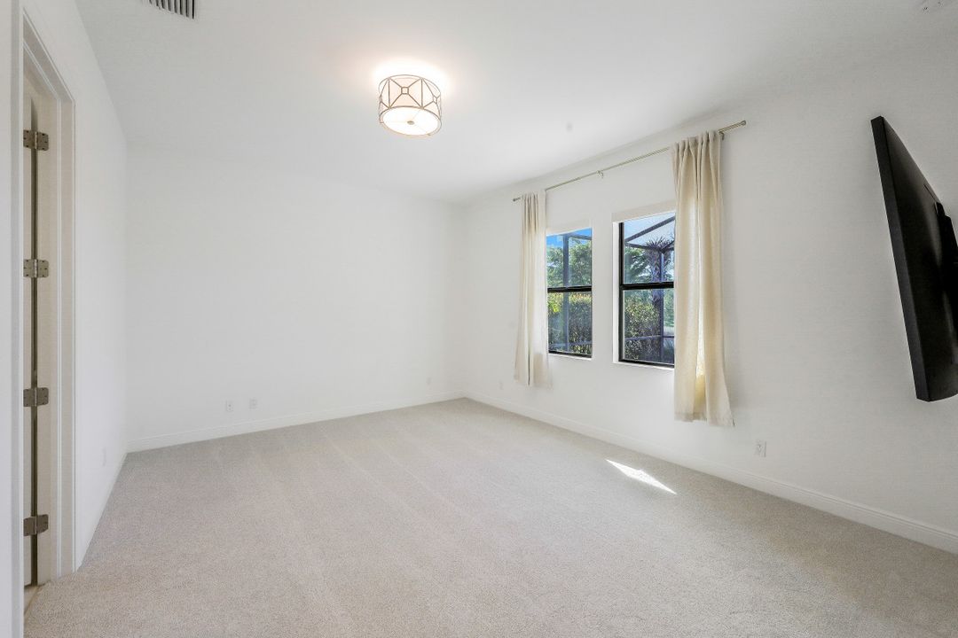 4098 Raffia Dr, Naples, FL 34119