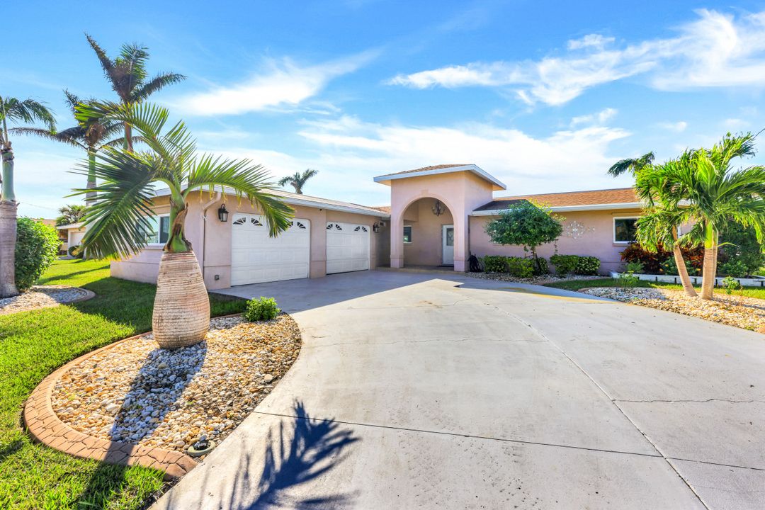 5324 Delano Ct, Cape Coral, FL 33904