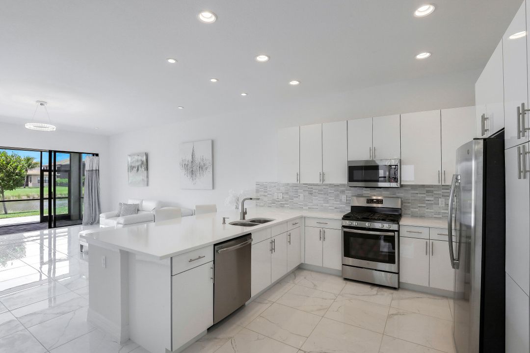 4488 Aurora St, Naples, FL 34119