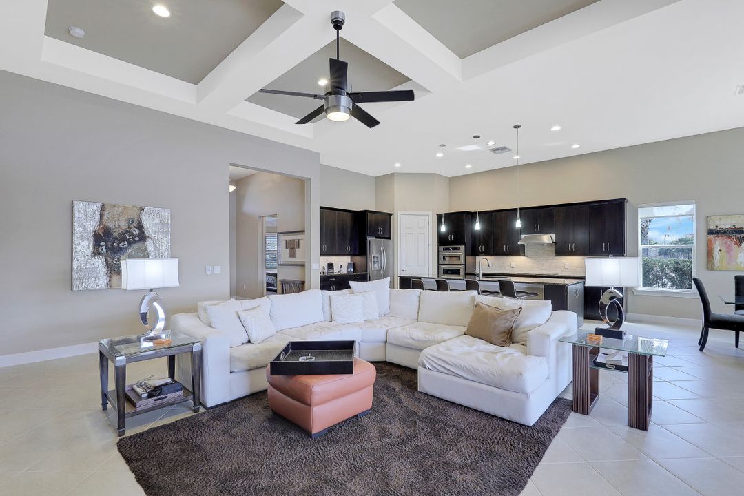 8961 Quarry Dr, Naples, FL 34120