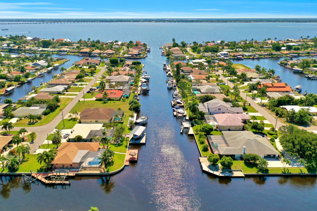 1902 SE 32nd St, Cape Coral, FL 33904