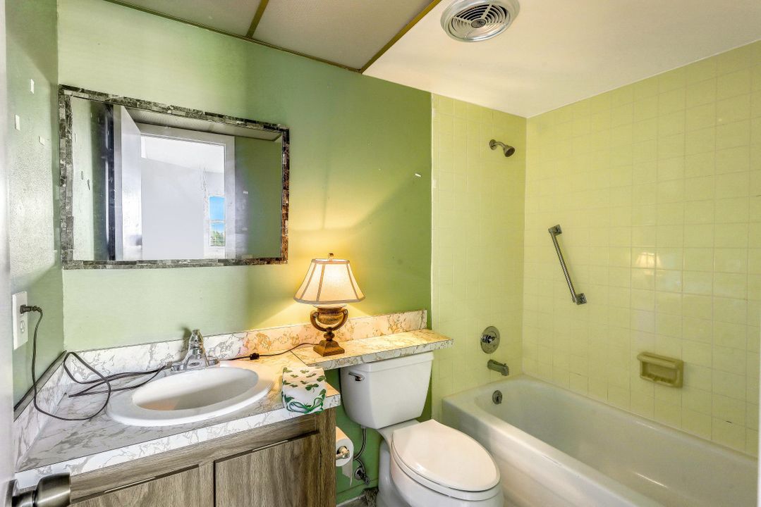 225 Turtle Lake Ct #304, Naples, FL 34105