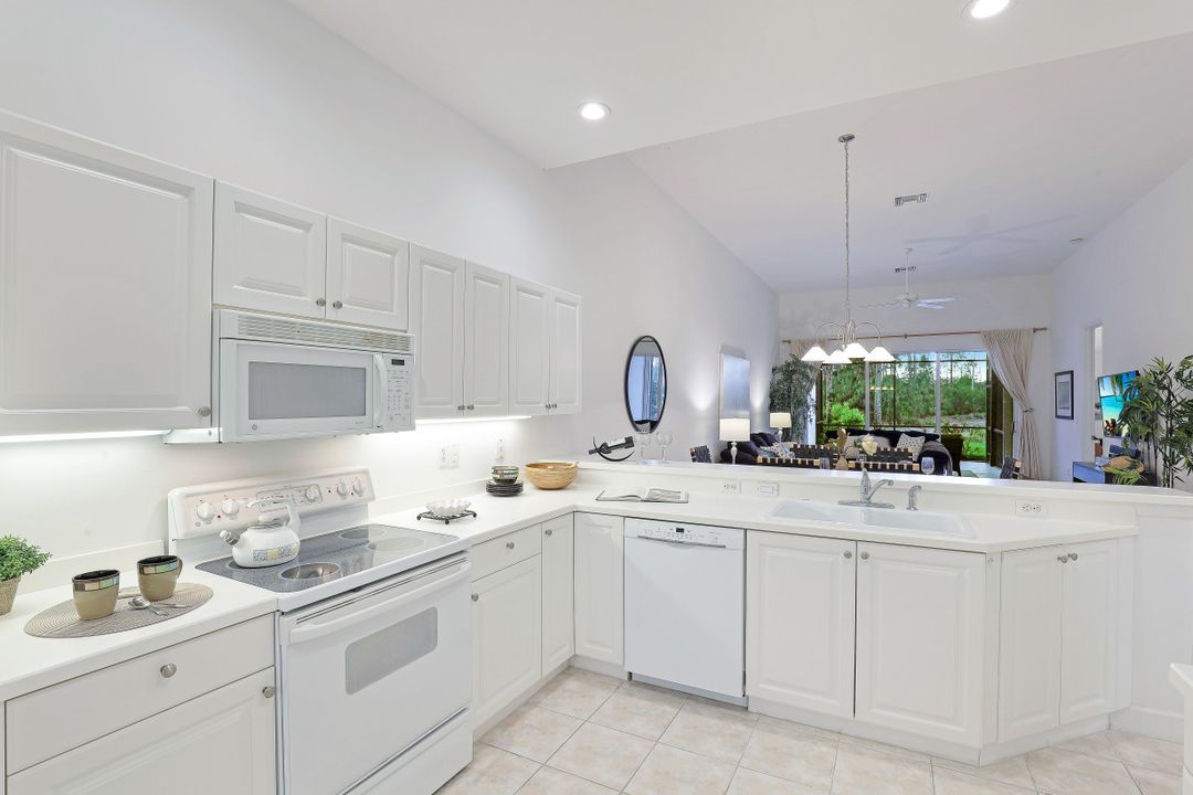 5873 Northridge Dr, Naples, FL 34110