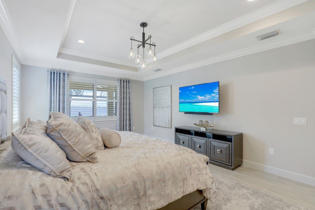 9273 Quarry Dr, Naples, FL 34120