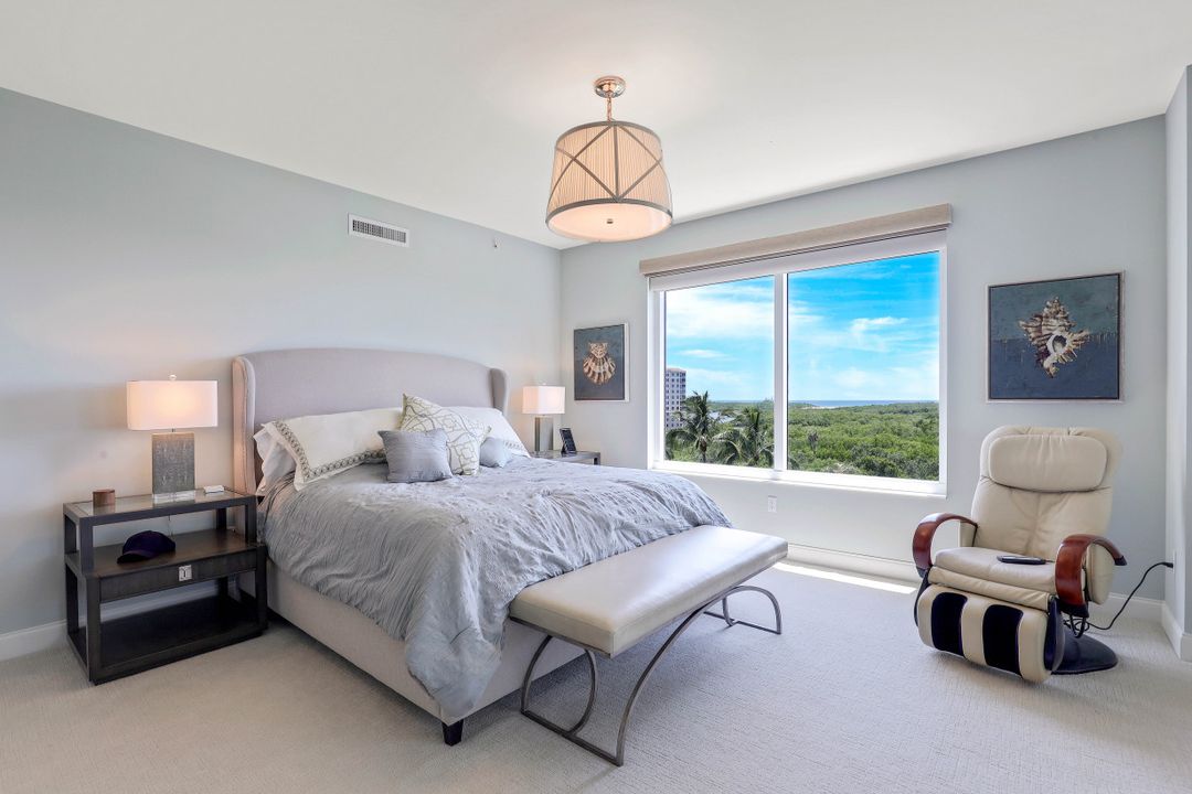 13675 Vanderbilt Dr #610, Naples, FL 34110