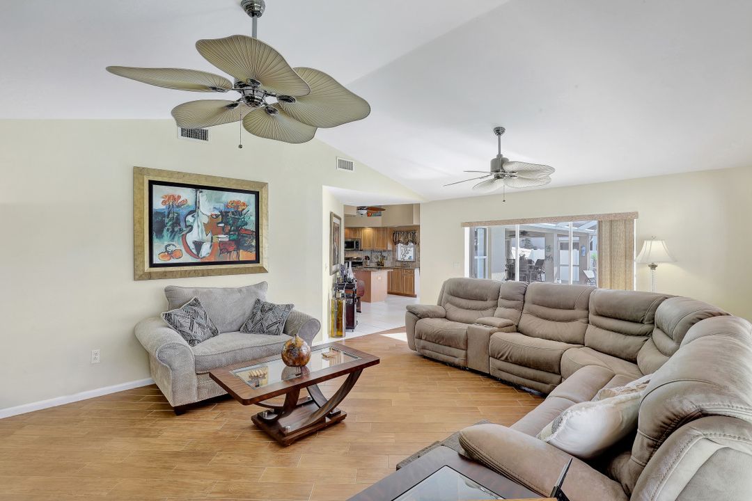 1922 Cape Coral Pkwy W, Cape Coral, FL 33914