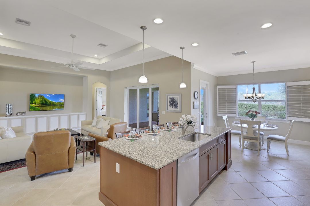 9319 Fieldstone Ln, Naples, FL 34120