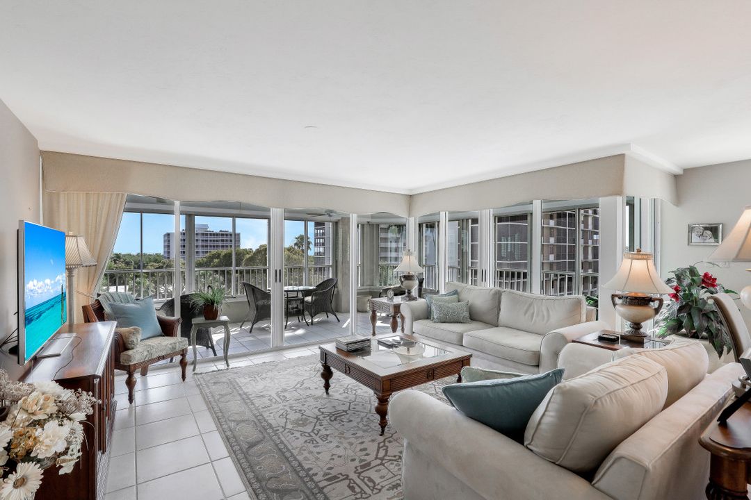 21 Bluebill Ave #404, Naples, FL 34108