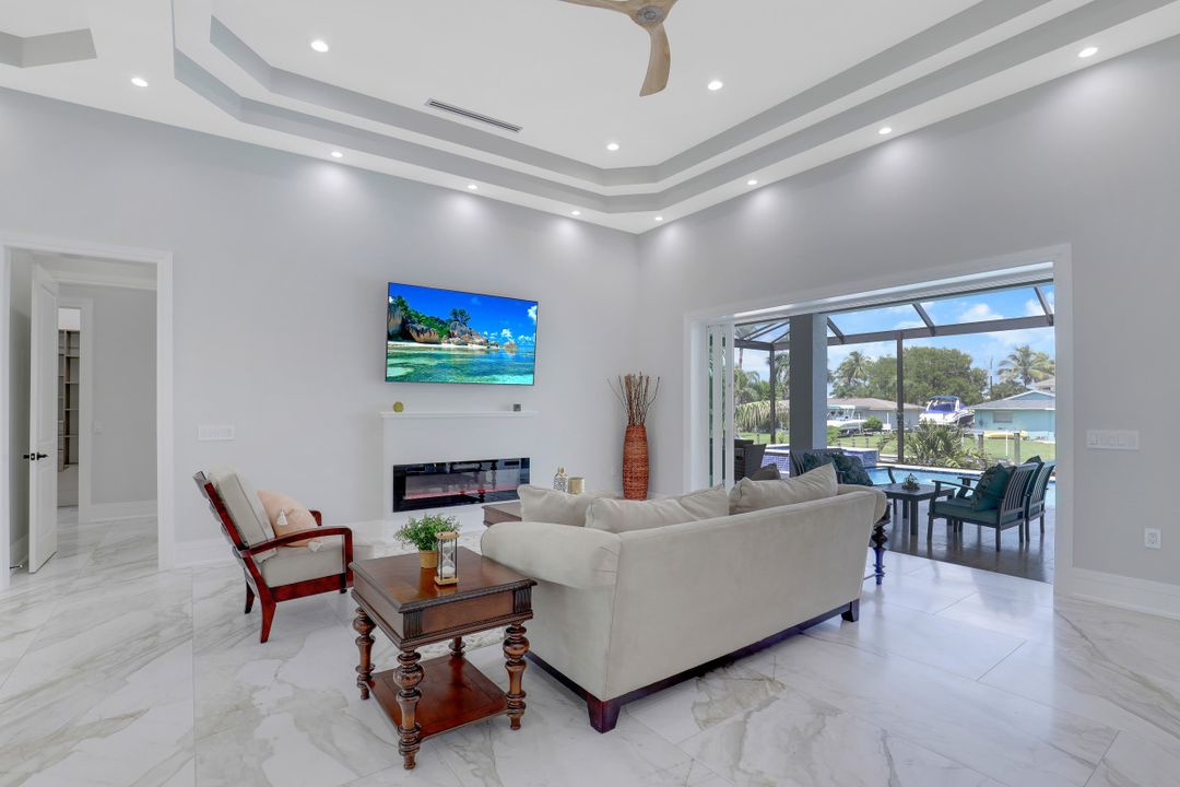 5333 Bayshore Ave, Cape Coral, FL 33904