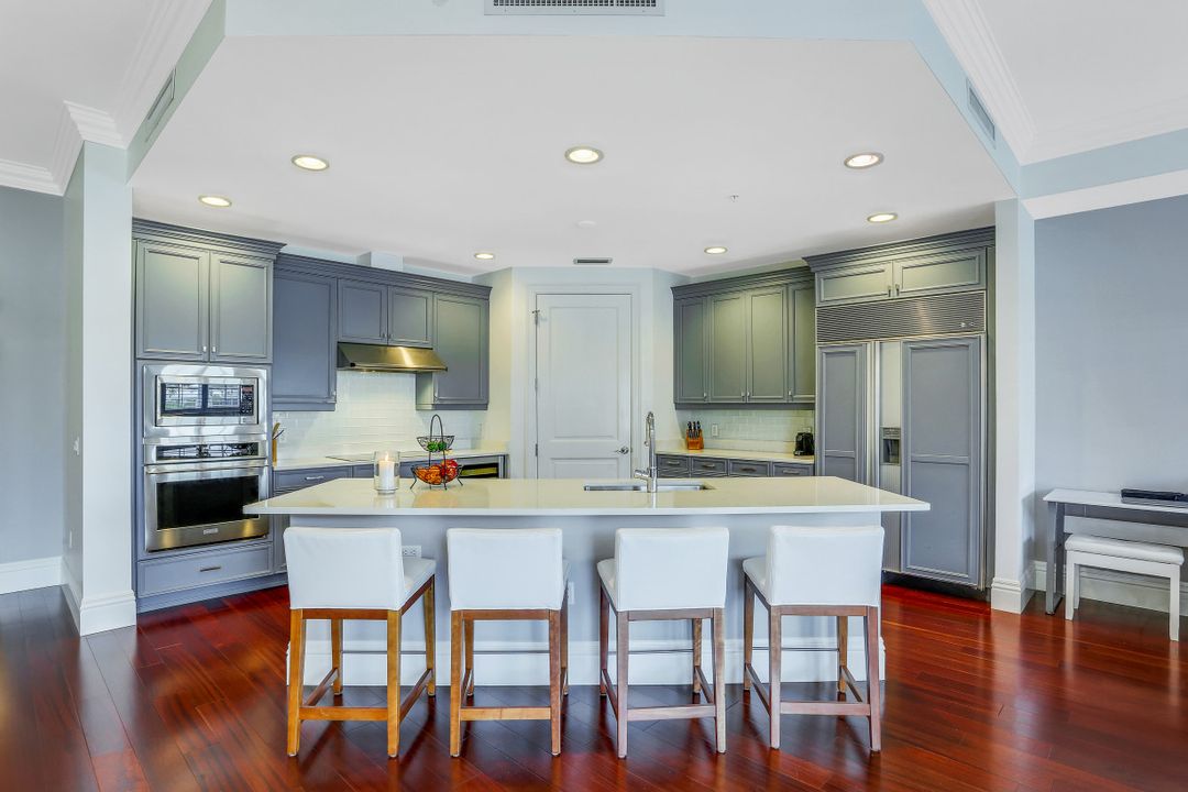 1400 Gulf Shore Blvd N #208, Naples, FL 34102