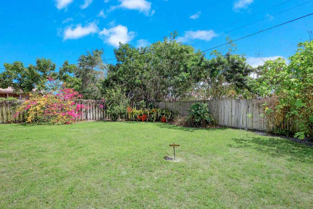 1136 S Alhambra Cir, Naples, FL 34103