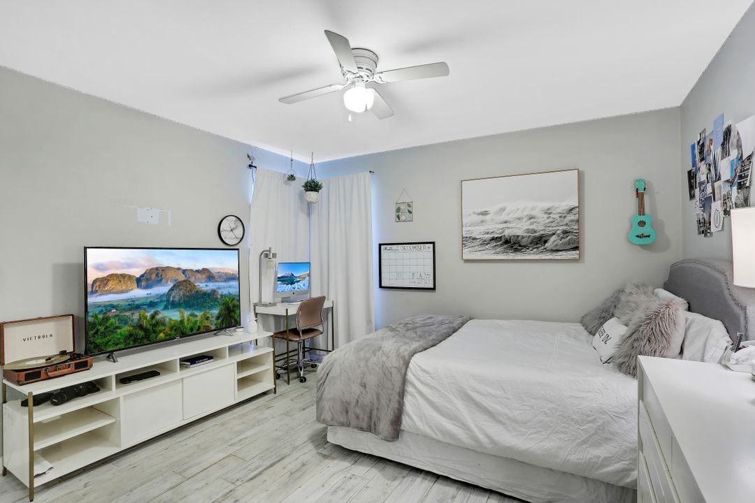 7359 Stonegate Dr, Naples, FL 34109