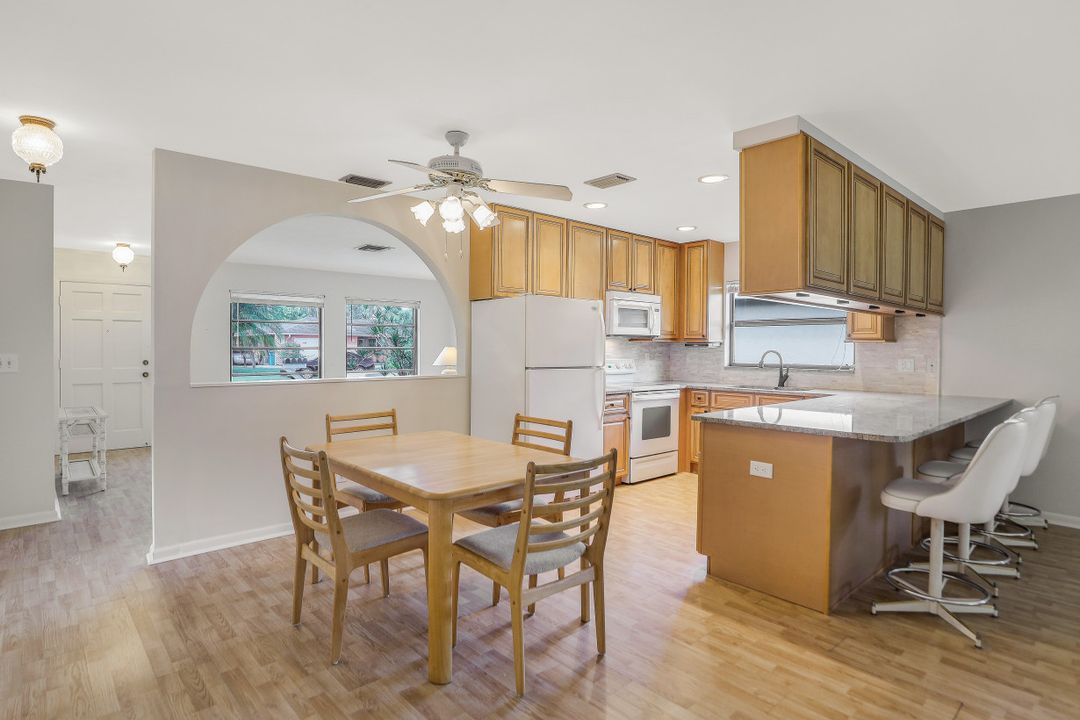 691 104th Ave N, Naples, FL 34108