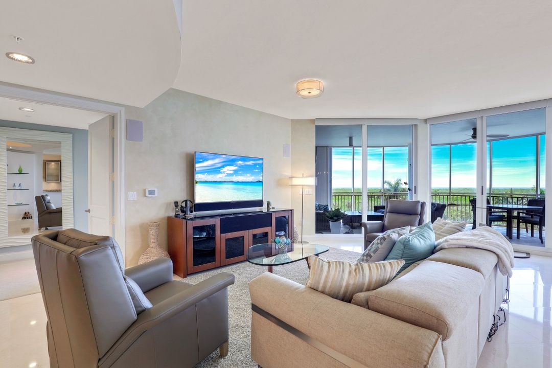 13675 Vanderbilt Dr #610, Naples, FL 34110