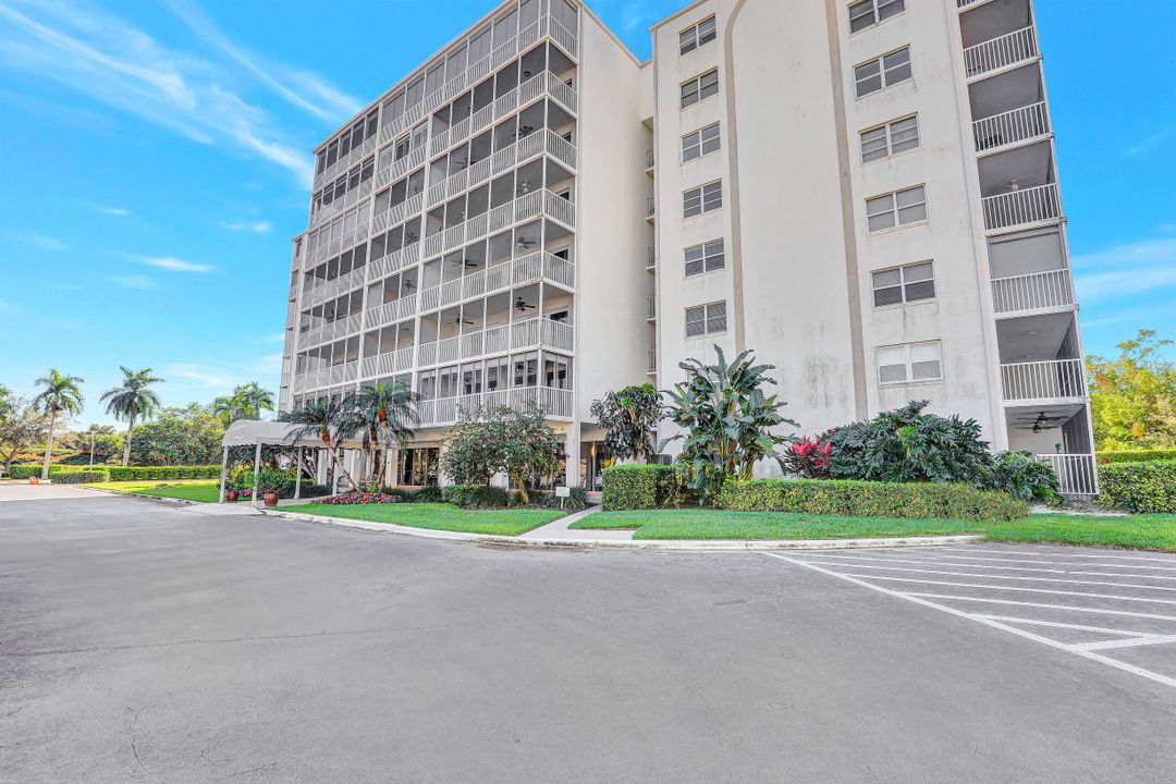 1 Bluebill Ave #709, Naples, FL 34108