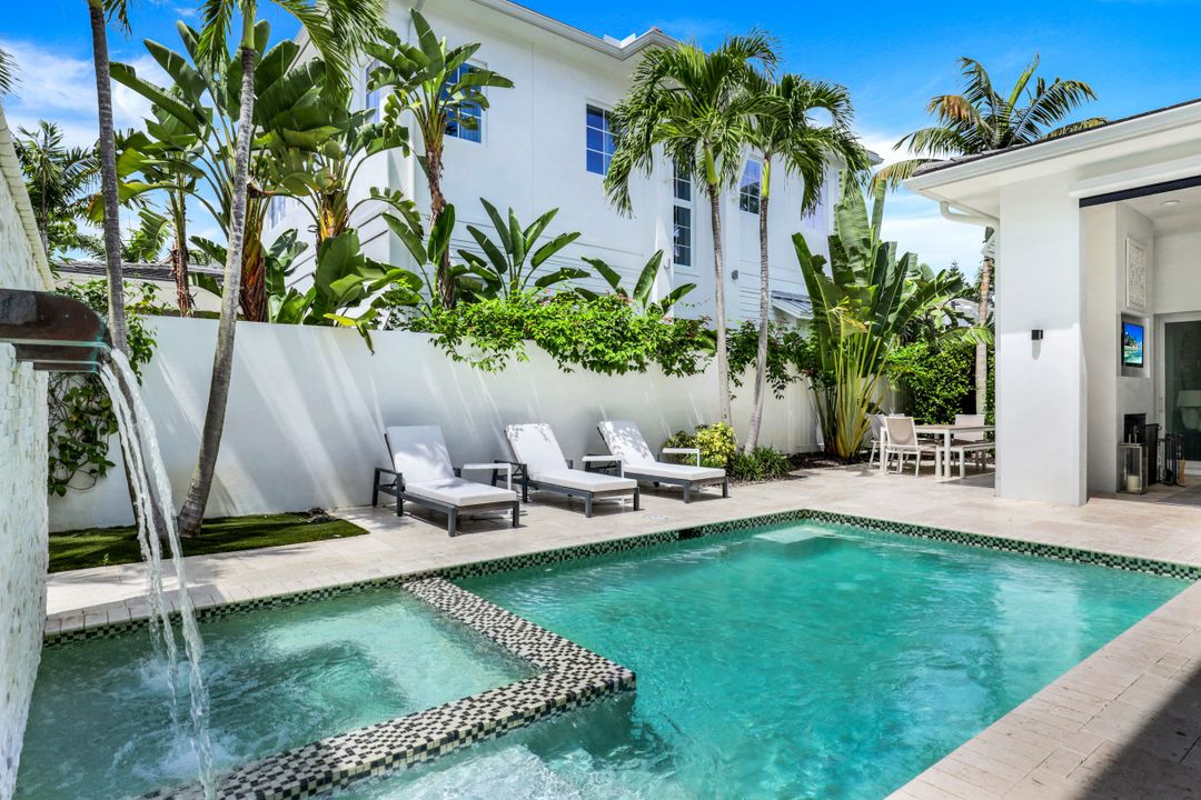 9184 Mercato Ln, Naples, FL 34108