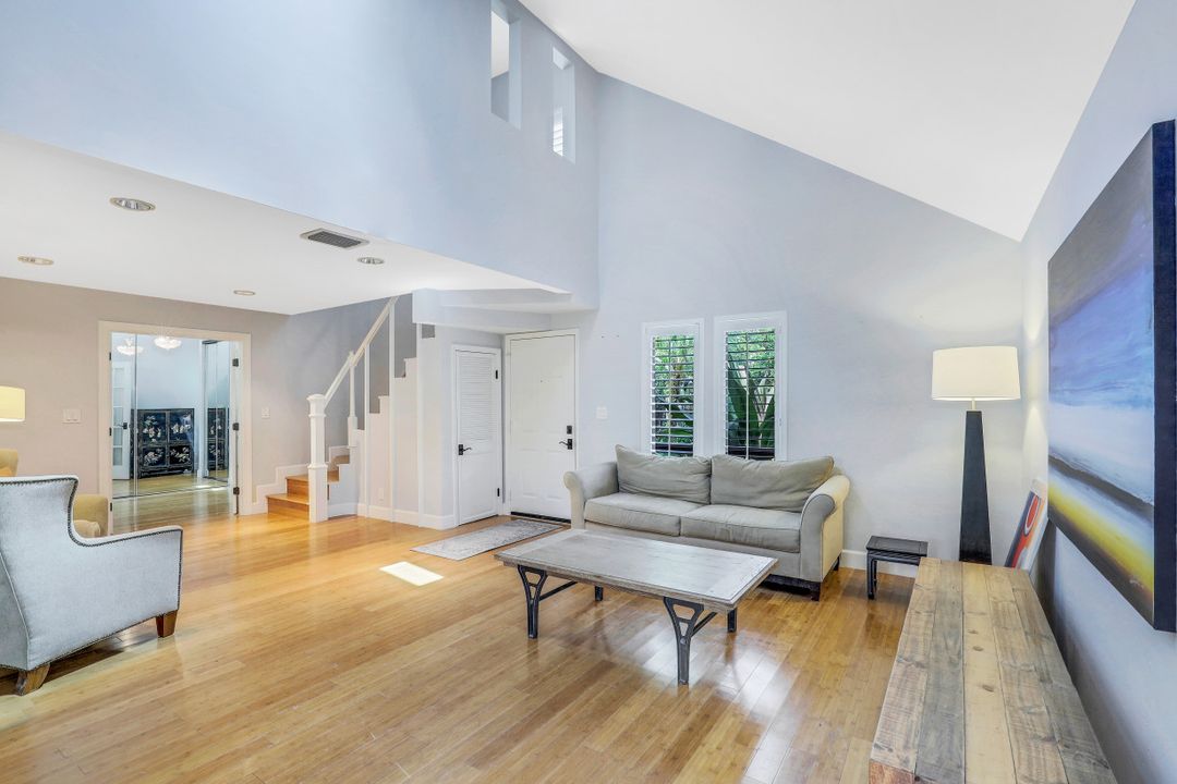 1269 Solana Rd #E-3, Naples, FL 34103