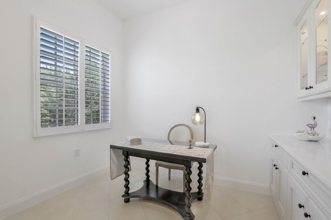 9263 Museo Cir #204, Naples, FL 34114