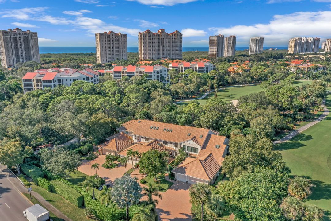 581 Gulf Park Dr, Naples, FL 34108