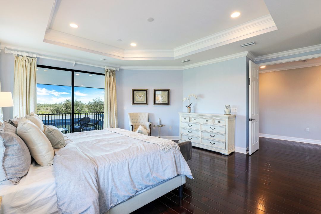 2827 Thunder Bay Circle, Naples, FL 34119