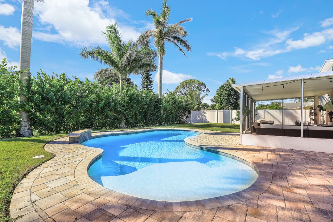 2680 Longboat Dr, Naples, FL 34104