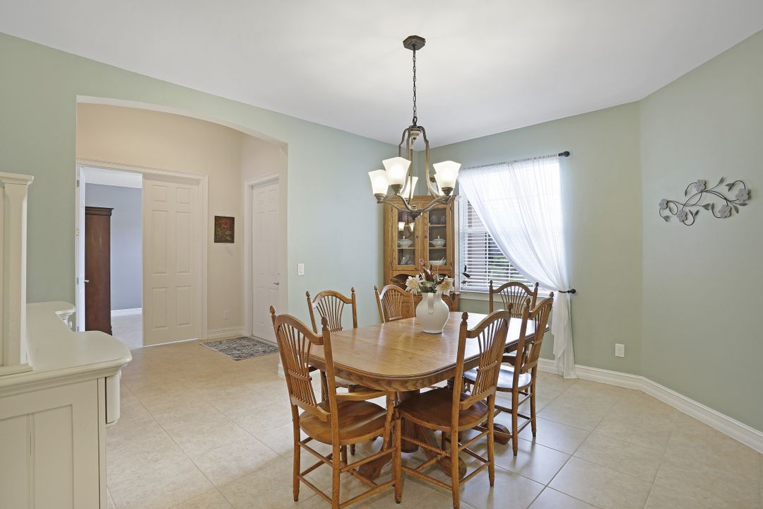 2548 Ashbury Cir, Cape Coral, FL 33991
