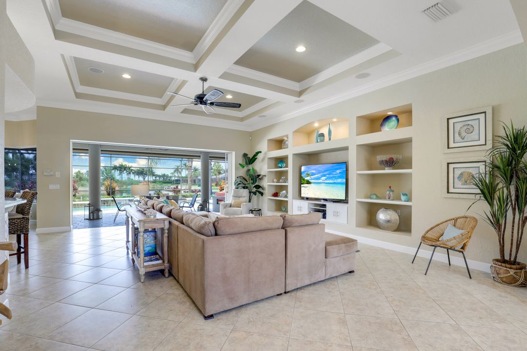 8733 Hideaway Harbor Ct, Naples, FL 34120