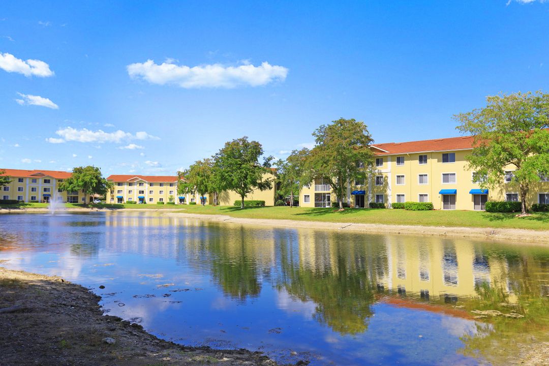 8244 Key Royal Cir #633, Naples, FL 34119