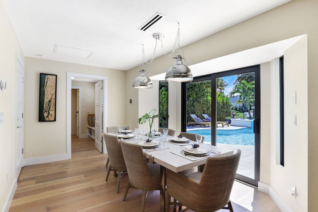 1300 Dolphin Rd, Naples, FL 34102