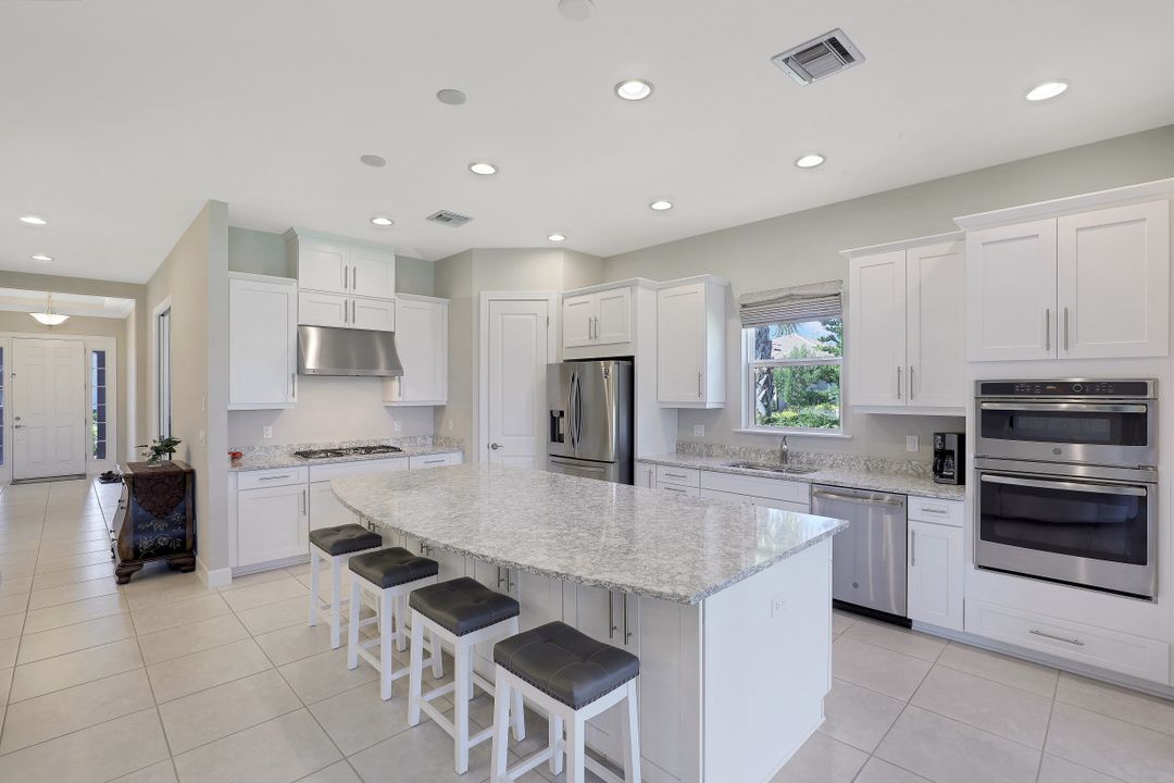 8199 Lucello Terrace N, Naples, FL 34114