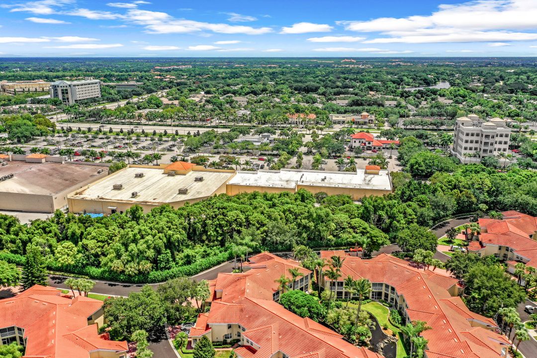 700 Lambiance Cir Apt 101, Naples, FL 34108