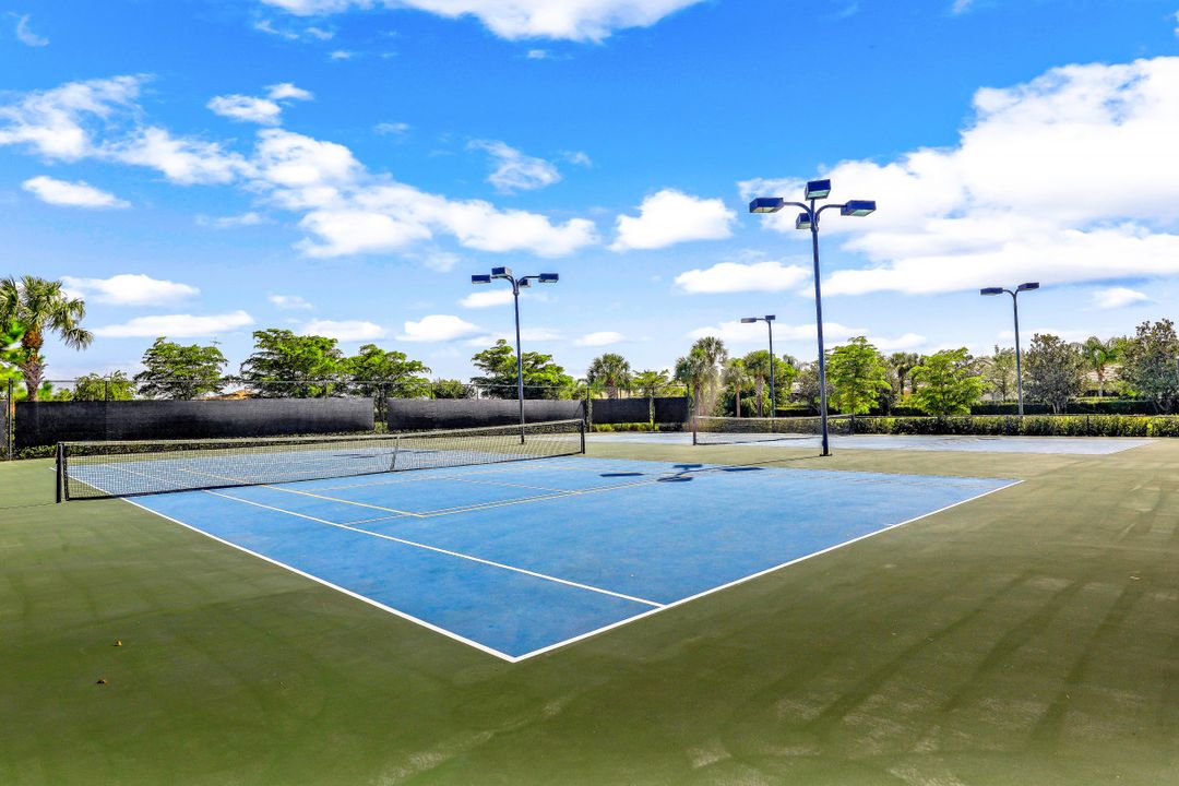 2630 Bloom Ln, Naples, FL 34120
