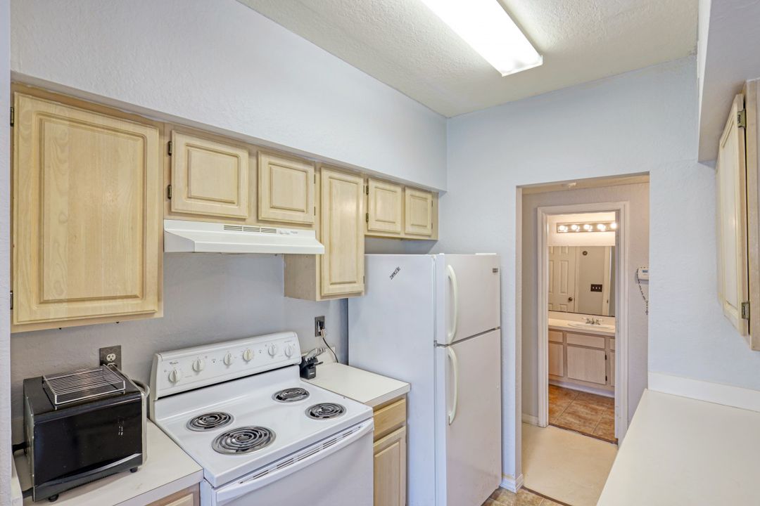 23600 Walden Center Dr #202, Estero, FL 34134