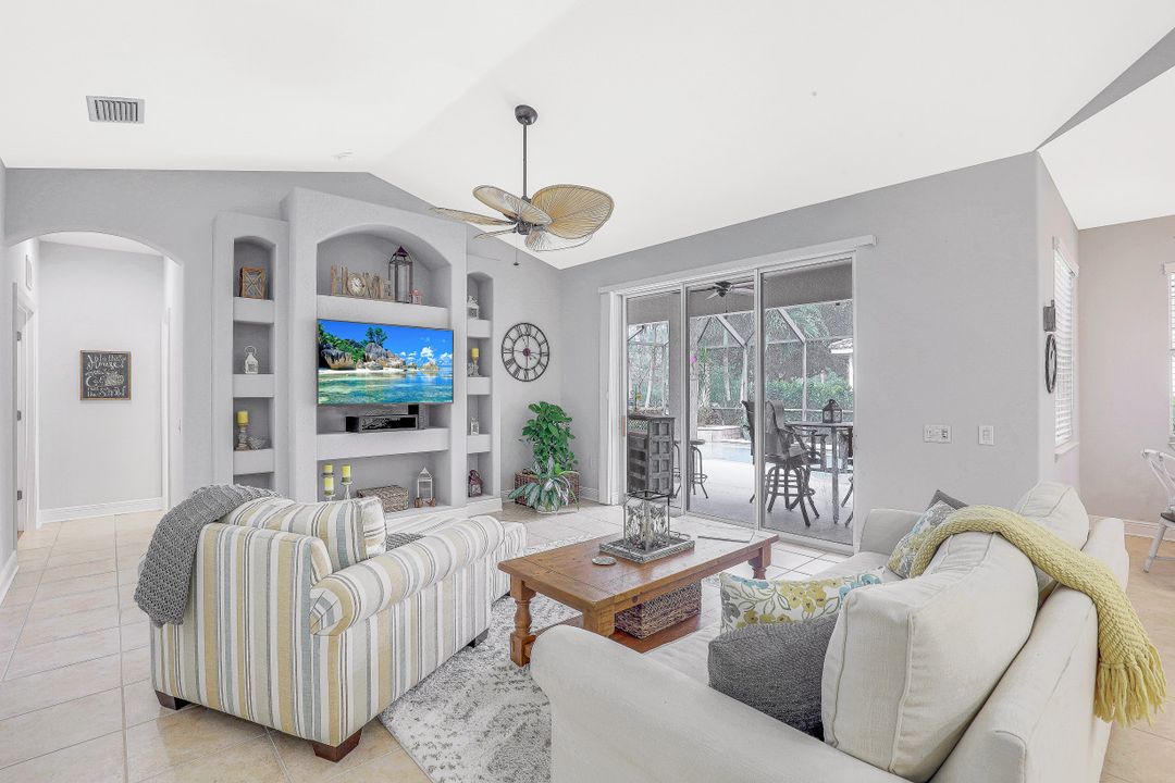 10621 Sir Michaels Pl Dr, Bonita Springs, FL 34135