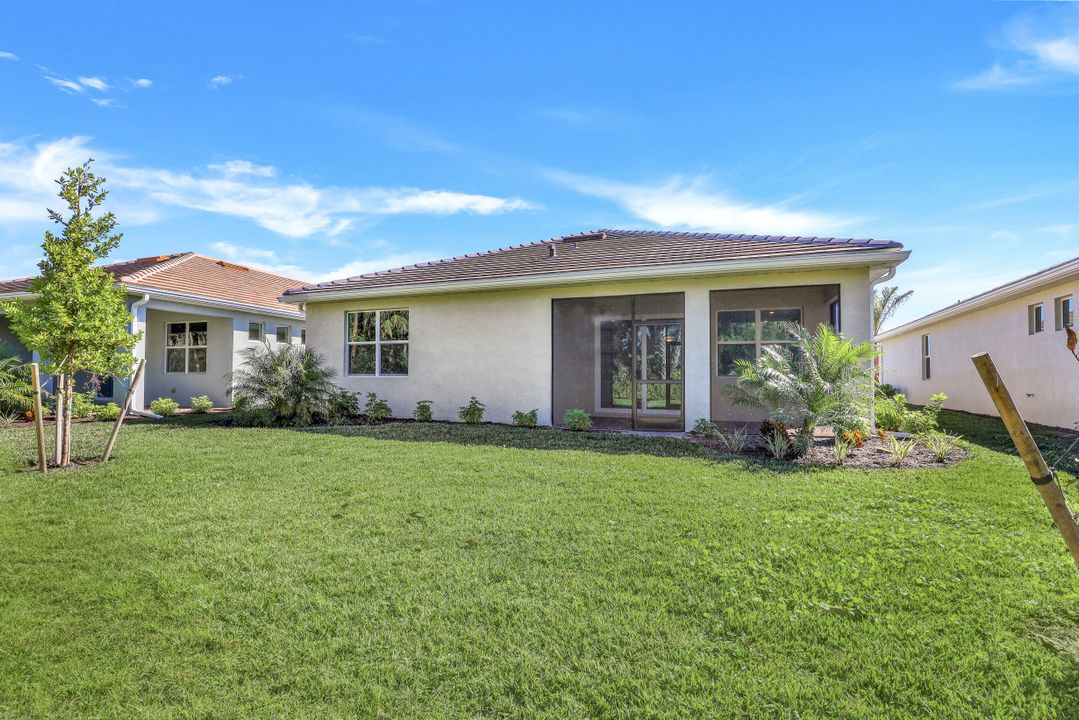 315 Tamarindo Ln, Naples, FL 34114