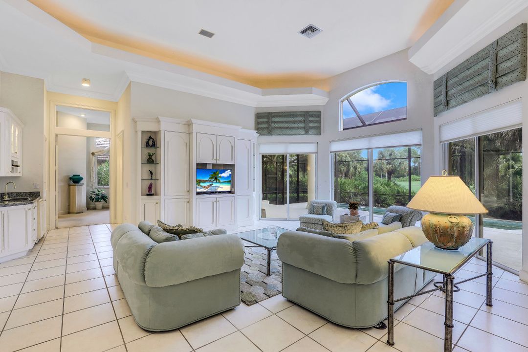 987 Barcarmil Way, Naples, FL 34110