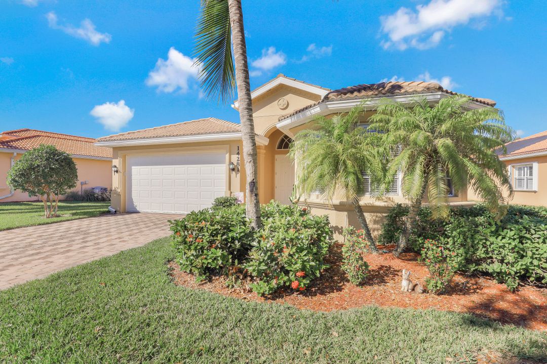 14281 Manchester Dr, Naples, FL 34114