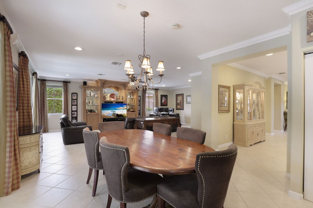 1886 Hidden Trail Ln, Weston, FL 33327