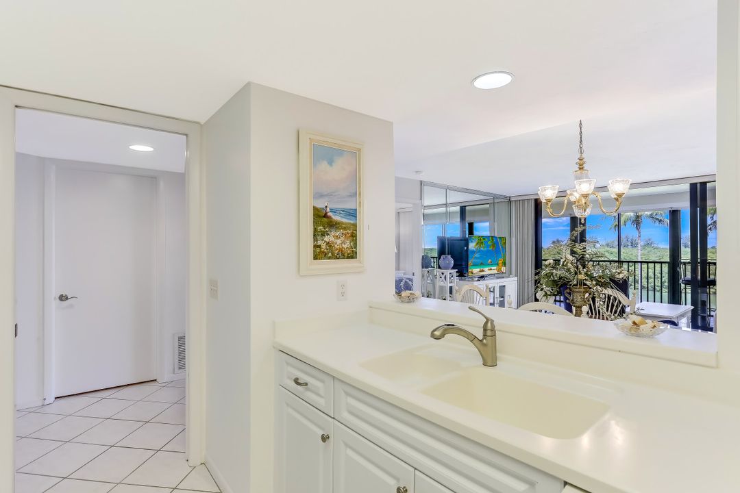 17 Bluebill Ave #305, Naples, FL 34108