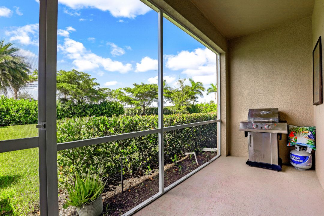 2630 Bloom Ln, Naples, FL 34120