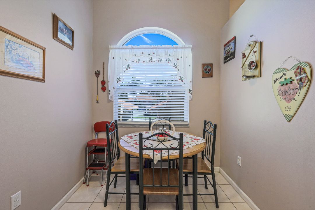 6765 Huntington Lakes Cir  #201, Naples, FL 34119