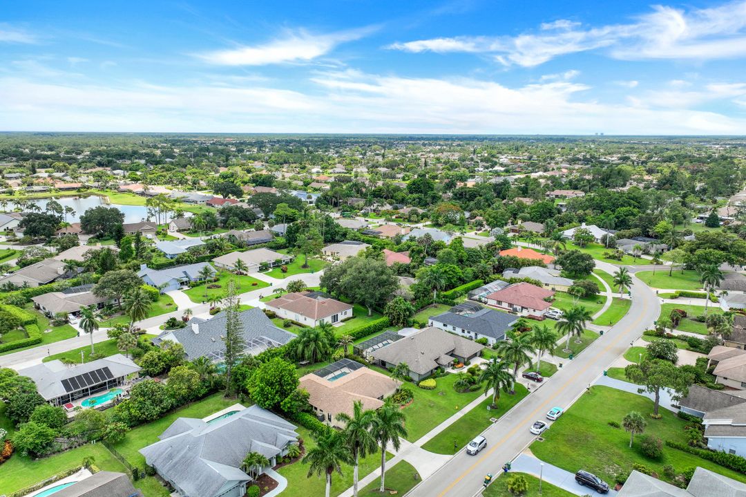 2326 Kings Lake Blvd, Naples, FL 34112
