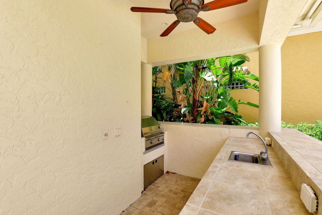 9155 Torrefino Ct, Naples, FL 34109