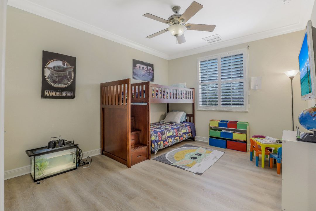 5645 Spanish Oaks Ln, Naples, FL 34119