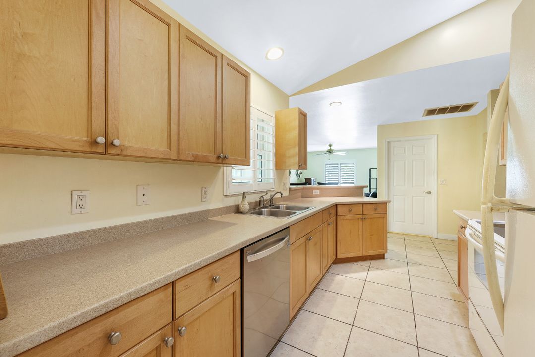 5 SE 20th Pl, Cape Coral, FL 33990