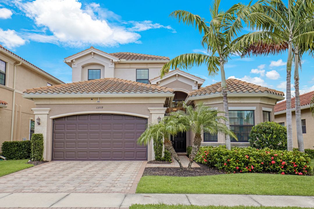 13719 Luna Dr, Naples, FL 34109