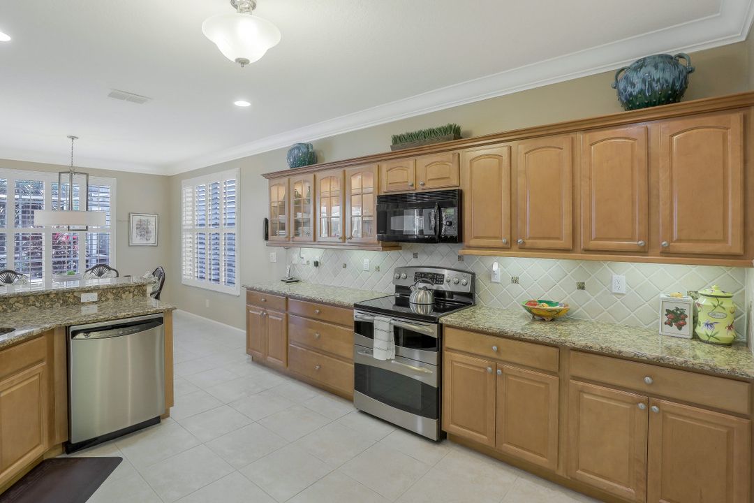 23181 Oakglen Ln, Bonita Springs, FL 34135