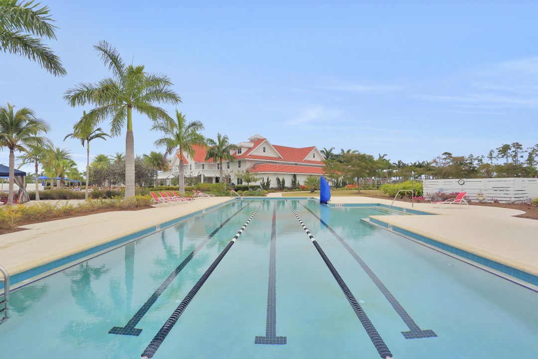 6462 Warwick Ave, Naples, FL 34113